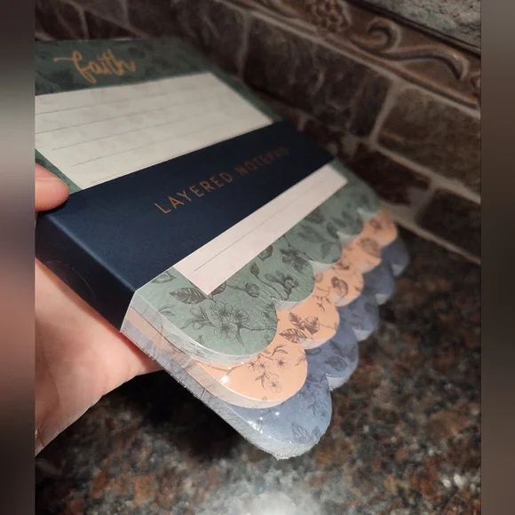Eccolo Faith Layered Scalloped Notepad Set - Picture 2 of 6